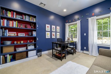 Welcome to this sun-filled ranch offering breathtaking - photo 21