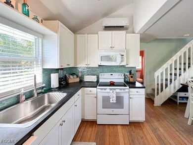 Adorable island cottage on beautiful North Captiva Island with - photo 21
