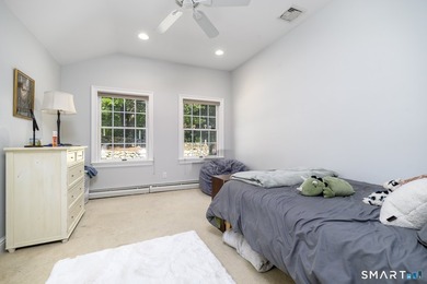 Welcome to this sun-filled ranch offering breathtaking - photo 23