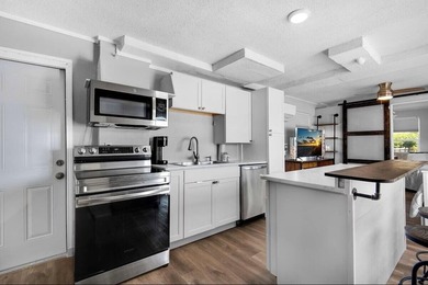 COASTAL LUXURY MEETS INVESTMENT OPPORTUNITY AT NAVARRE BEACH - photo 27