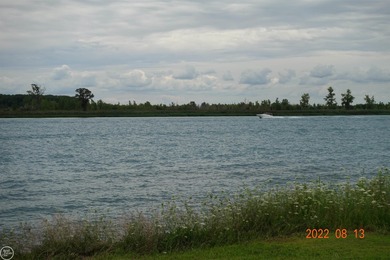 GREAT LOCATION ON THE SOUTH CHANNEL, VERY CLOSE TO THE OLD CLUB - photo 2