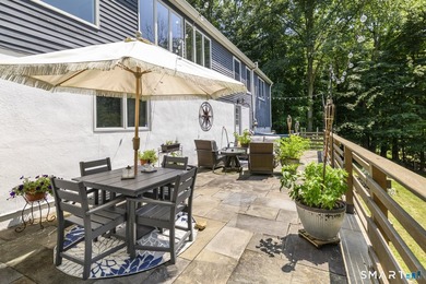 Welcome to this sun-filled ranch offering breathtaking - photo 33
