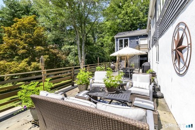 Welcome to this sun-filled ranch offering breathtaking - photo 34