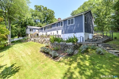 Welcome to this sun-filled ranch offering breathtaking - photo 36