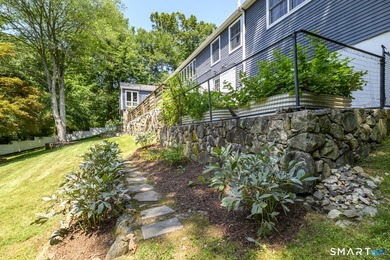 Welcome to this sun-filled ranch offering breathtaking - photo 37