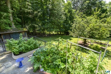 Welcome to this sun-filled ranch offering breathtaking - photo 39