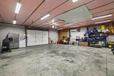 Beautifully updated and remodeled in 2021, this 3-bedroom - photo 44
