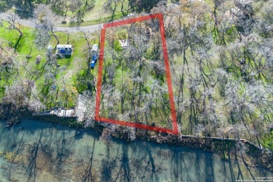 Beautiful waterfront property on the Guadalupe River. This piece - photo 2