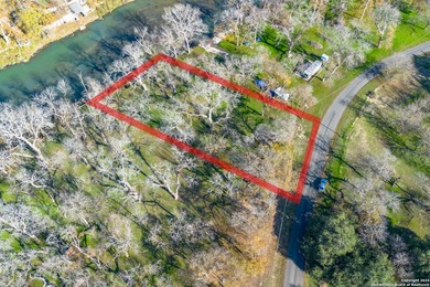 Beautiful waterfront property on the Guadalupe River. This piece - photo 3