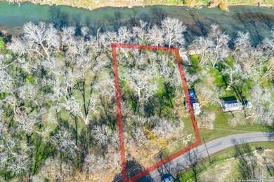 Beautiful waterfront property on the Guadalupe River. This piece - photo 4