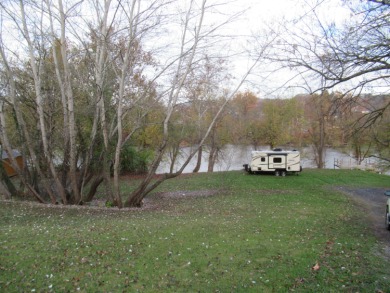 Greenbrier River Lot Sale Pending in Ronceverte West Virginia