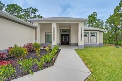 This impressive property offers 5 bedrooms plus a den, 6 - photo 3