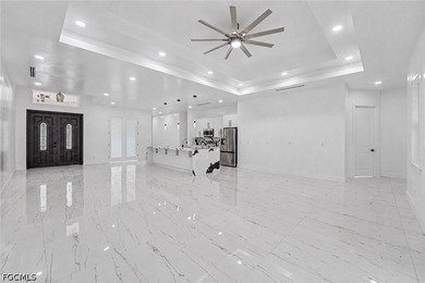 This impressive property offers 5 bedrooms plus a den, 6 - photo 4