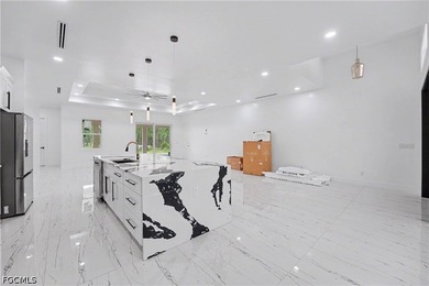 This impressive property offers 5 bedrooms plus a den, 6 - photo 7