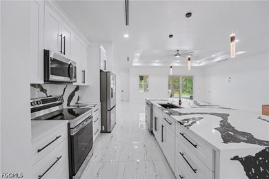 This impressive property offers 5 bedrooms plus a den, 6 - photo 8