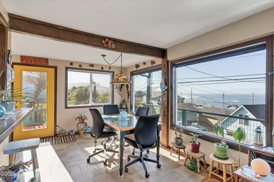 Ocean View 2 bedroom/2 bathroom home located in Depoe Bay, known - photo 11