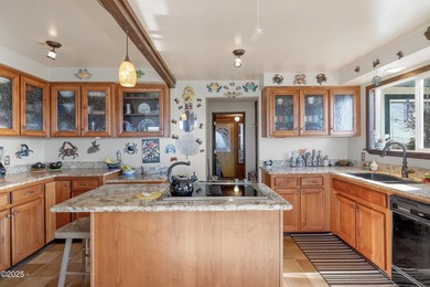 Ocean View 2 bedroom/2 bathroom home located in Depoe Bay, known - photo 14