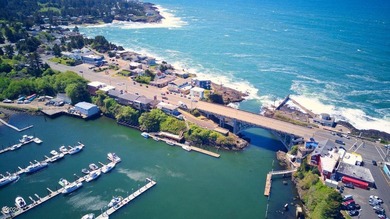 Ocean View 2 bedroom/2 bathroom home located in Depoe Bay, known - photo 43