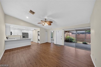 Welcome to easy Florida living in the desirable Foxmoor - photo 4