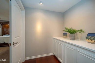 Mountain Views, Soaring Ceilings & Sunlit Serenity -- 2-Car - photo 15