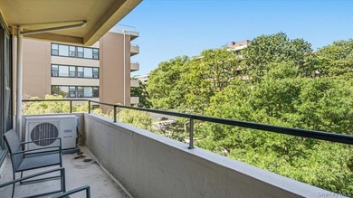 Move right into this beautifully renovated 1-bedroom, 1-bath - photo 17