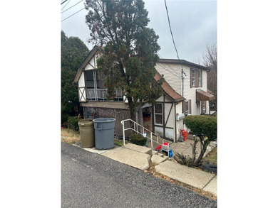 (private lake, pond, coastal) Townhome/Townhouse Sale Pending in Munhall Pennsylvania