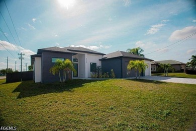 Stunning new construction home on a corner lot with a private - photo 3
