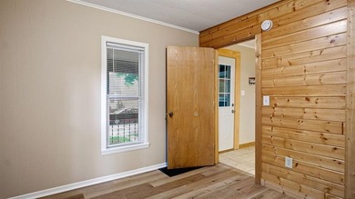 Excellent investment opportunity in this thoughtfully maintained - photo 11