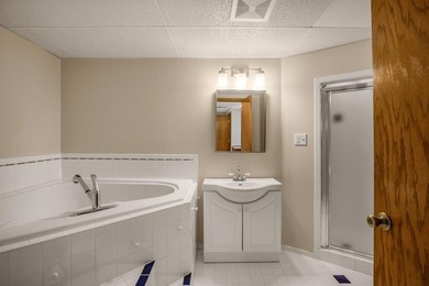Enjoy easy, single-level living in this beautifully maintained - photo 15