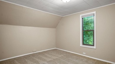 Excellent investment opportunity in this thoughtfully maintained - photo 20