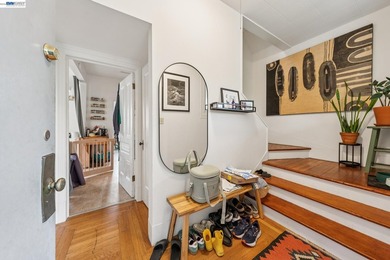 Surrounded by an abundant orchard, this sunny Bay Area Edwardian - photo 4