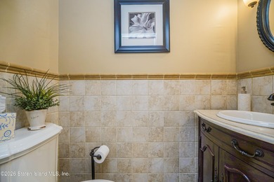 Beautifully maintained extra-large semi-attached home located in - photo 11