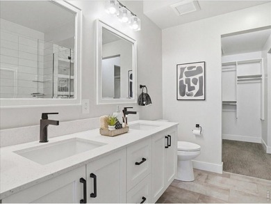 Boutique Old Town luxury - rarely available! Experience