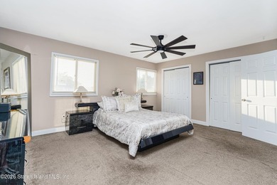 Beautifully maintained extra-large semi-attached home located in - photo 17