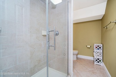Beautifully maintained extra-large semi-attached home located in - photo 19