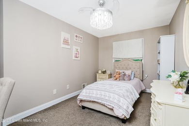 Beautifully maintained extra-large semi-attached home located in - photo 20