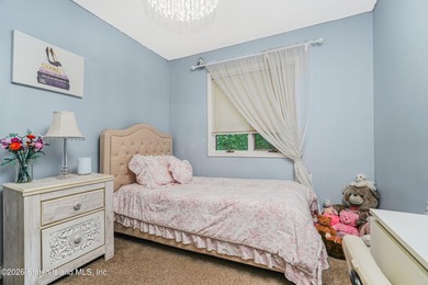 Beautifully maintained extra-large semi-attached home located in - photo 21