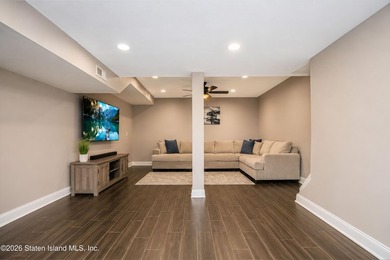 Beautifully maintained extra-large semi-attached home located in - photo 24