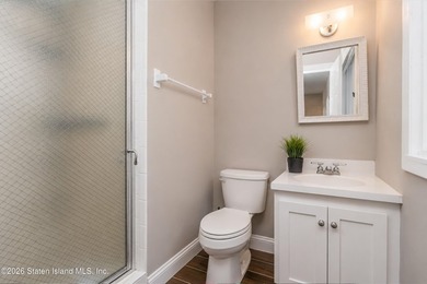Beautifully maintained extra-large semi-attached home located in - photo 26