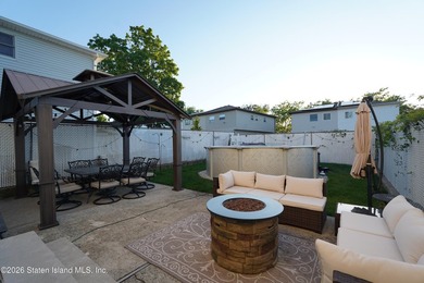 Beautifully maintained extra-large semi-attached home located in - photo 27