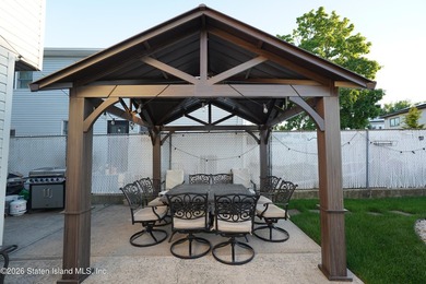 Beautifully maintained extra-large semi-attached home located in - photo 28