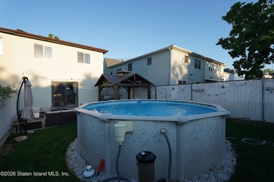 Beautifully maintained extra-large semi-attached home located in - photo 29