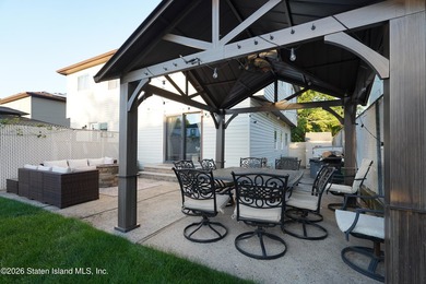 Beautifully maintained extra-large semi-attached home located in - photo 30