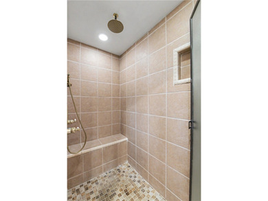 The Keowee Life awaits you at 3 Horizon Pointe. This luxury home - photo 33