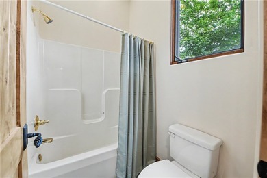 The Keowee Life awaits you at 3 Horizon Pointe. This luxury home - photo 39