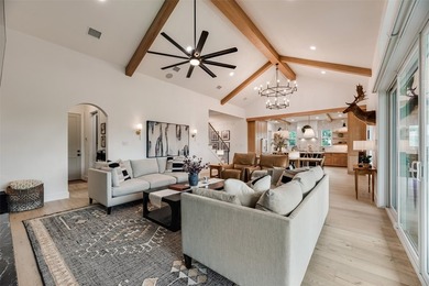 Welcome to this exceptional custom home located on a premium - photo 7
