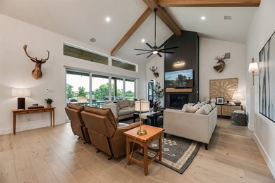 Welcome to this exceptional custom home located on a premium - photo 8
