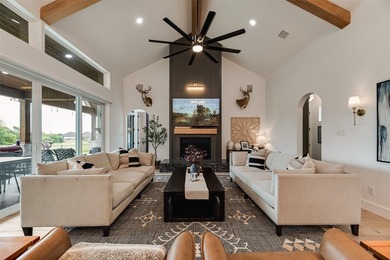 Welcome to this exceptional custom home located on a premium - photo 9