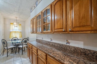 East Flatbush Opportunity! Welcome to this solid 3-bedroom, 2 - photo 12