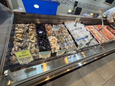 This strategically located grocery store presents an outstanding - photo 14